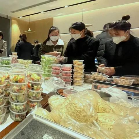 在不夜城开店的热门选择有哪些？推荐几种适合的店铺类型与经营方式。